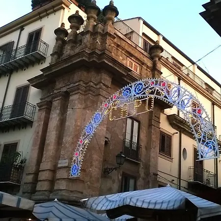 La Finestra Sul Mercato In Centro A Palermo