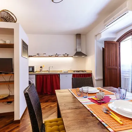Apartment La Finestra Sul Mercato In Centro A Palermo
