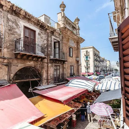 La Finestra Sul Mercato In Centro A Apartment *